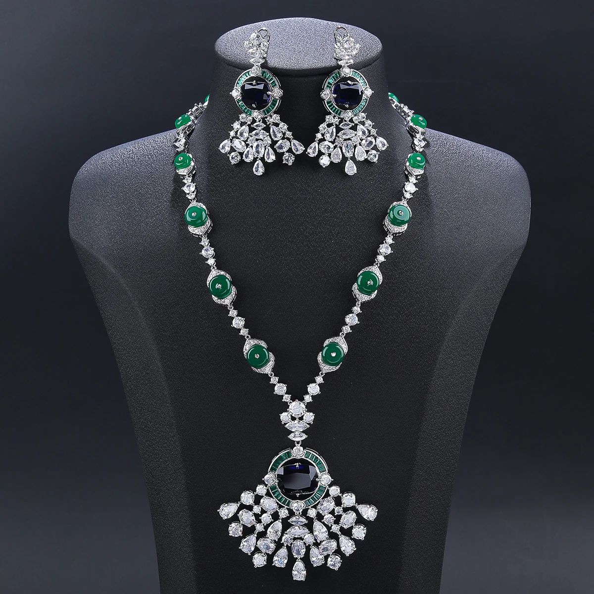 

Luxury Elegant WaterDrop Cubic Zirconia fan-shaped Pendant Design Necklace Earrings Set Lady Party Accessories Wholesale CN11553