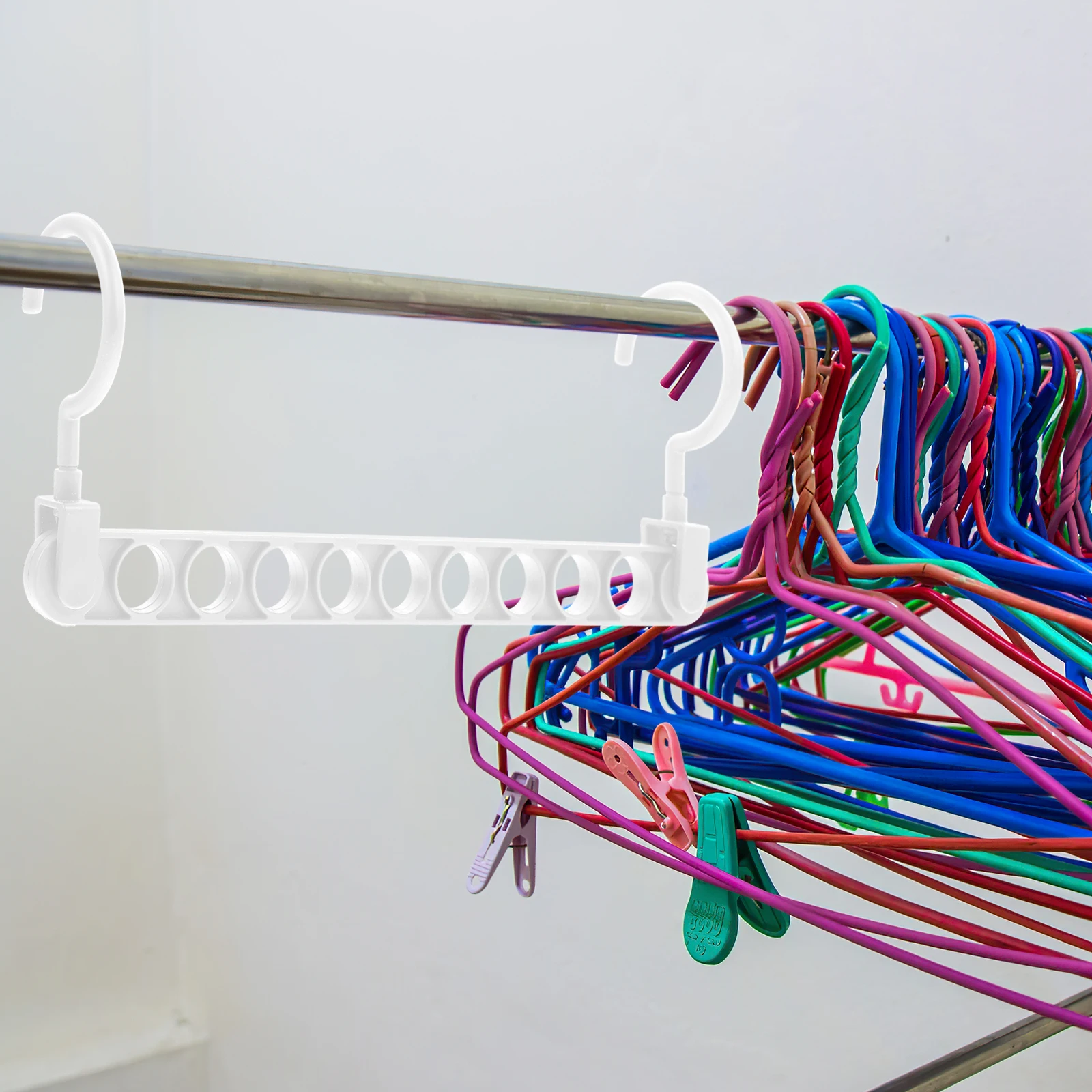 

4pcs Foldable Hangers Thickened Space Saving Closet ganizer White Smooth Edge Durability Home Dorm Clothes Rack Storage