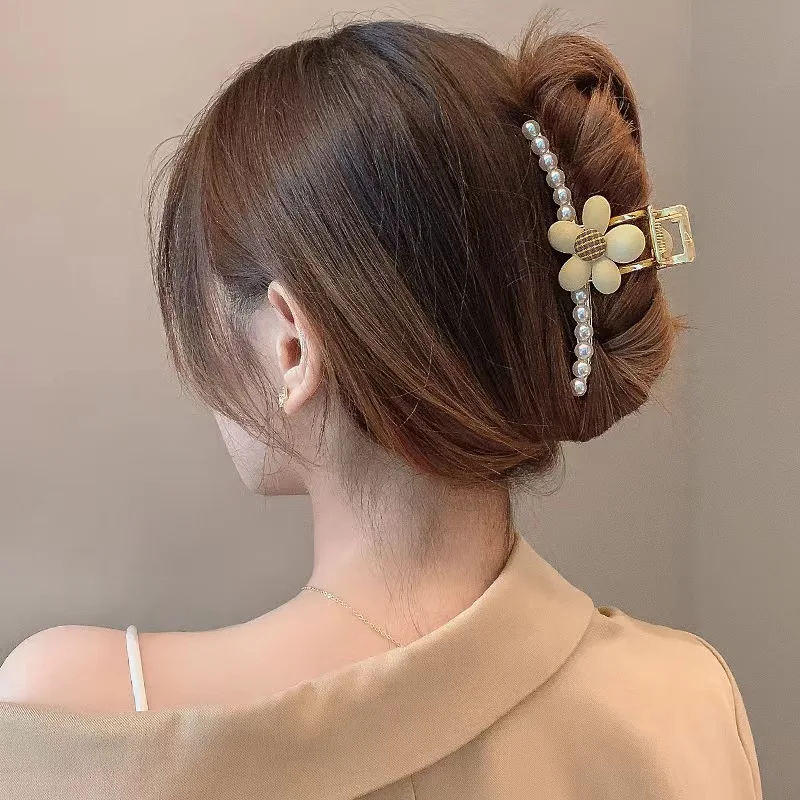 1Pcs Girl Fashion Sweet Hairpin Coffee Colored Flower Pearl Grab Clip Cute Graceful Duckbill Clip New Headdress Hair Accessories