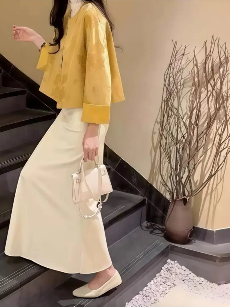 

Новый китайский комплект: шелковая женская короткая куртка с цветочной вышивкой, жилет с длинными рукавами и круглым вырезом, длинное платье.