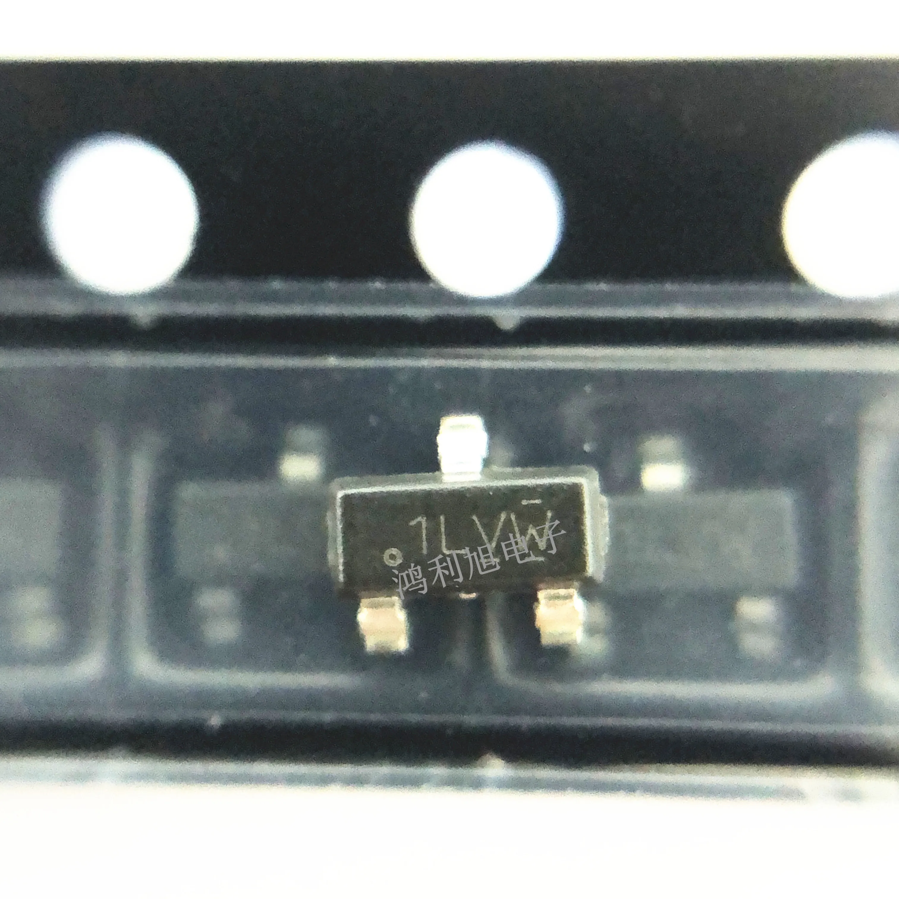 10PCS/Lot DRV5032FADBZR DRV5032FADBZT MARKING: L1VW Hall Effect Sensor 5mA Omnipolar 1.8V/2.5V/3.3V/5V 3-Pin SOT-23 T/R