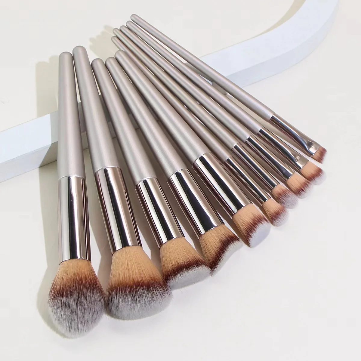 Neuer Make-up-Pinsel in Champagnerfarbe, 10er-Set, Make-up-Künstler, Schönheit, Make-up-Tools, Kombination, Foundation-Pinsel, Pinselset mit weichen Borsten