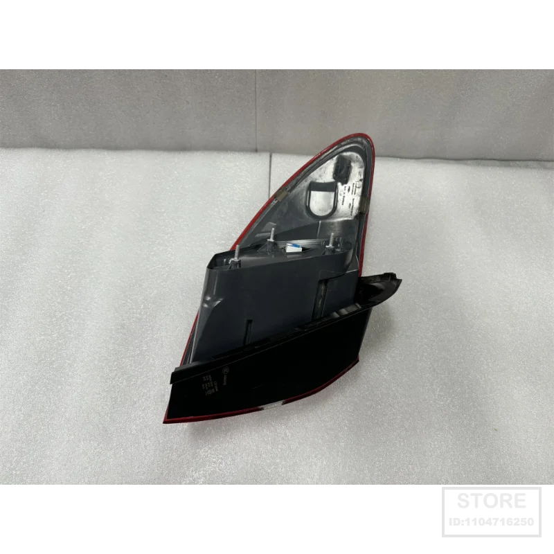 مصباح خلفي LED عالي الجودة لسيارة Mercedes Benz Class B W246 مجموعة مصابيح خلفية LED OE 2469068100/2469068200/2469069100/2469069200