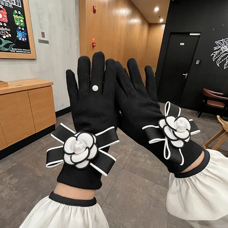 قفازات الكشمير الصغيرة عطرة الرياح القوس كاميليا قفازات دافئة النسخة الكورية من قفازات شاشة اللمس الموضة C040 #1