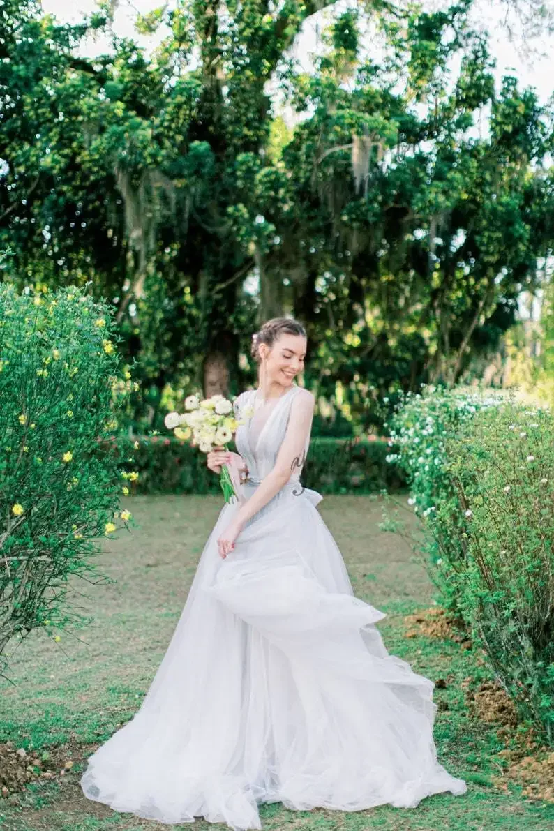 فستان سهرة مفتوح الظهر فستان زفاف بسيط من التول ثنيات ثوب زفاف بدون أكمام فساتين زفاف كاملة متجددة الهواء