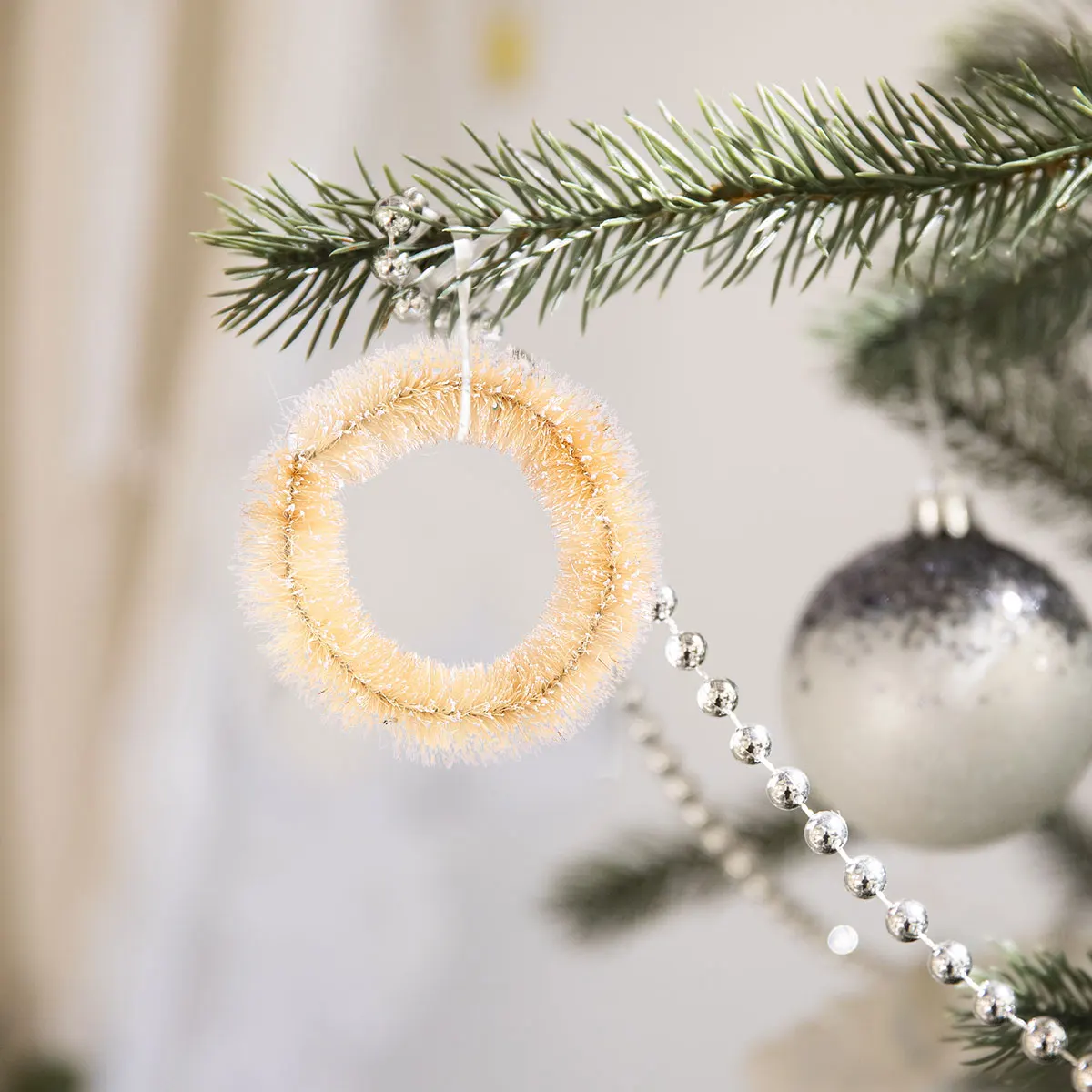 

10Pcs Mini Wreath Christmas Decorations Beige Fine Workmanship Small Wreaths for Home Party Outdoor Festive Hanging