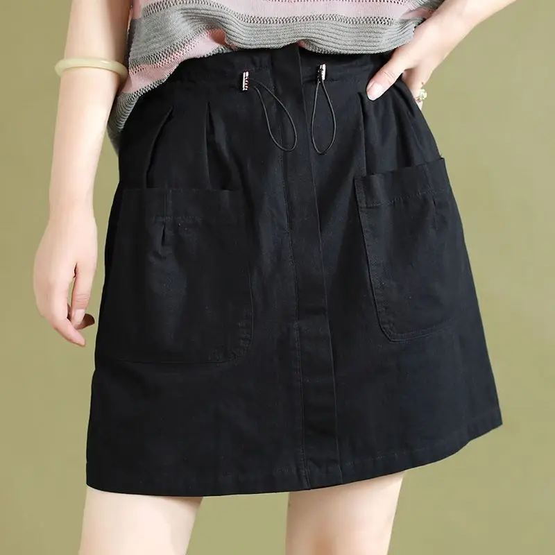 Moda elástica shirring emendado bolsos saias casuais roupas femininas 2025 verão novo solto all-match saias de cintura alta