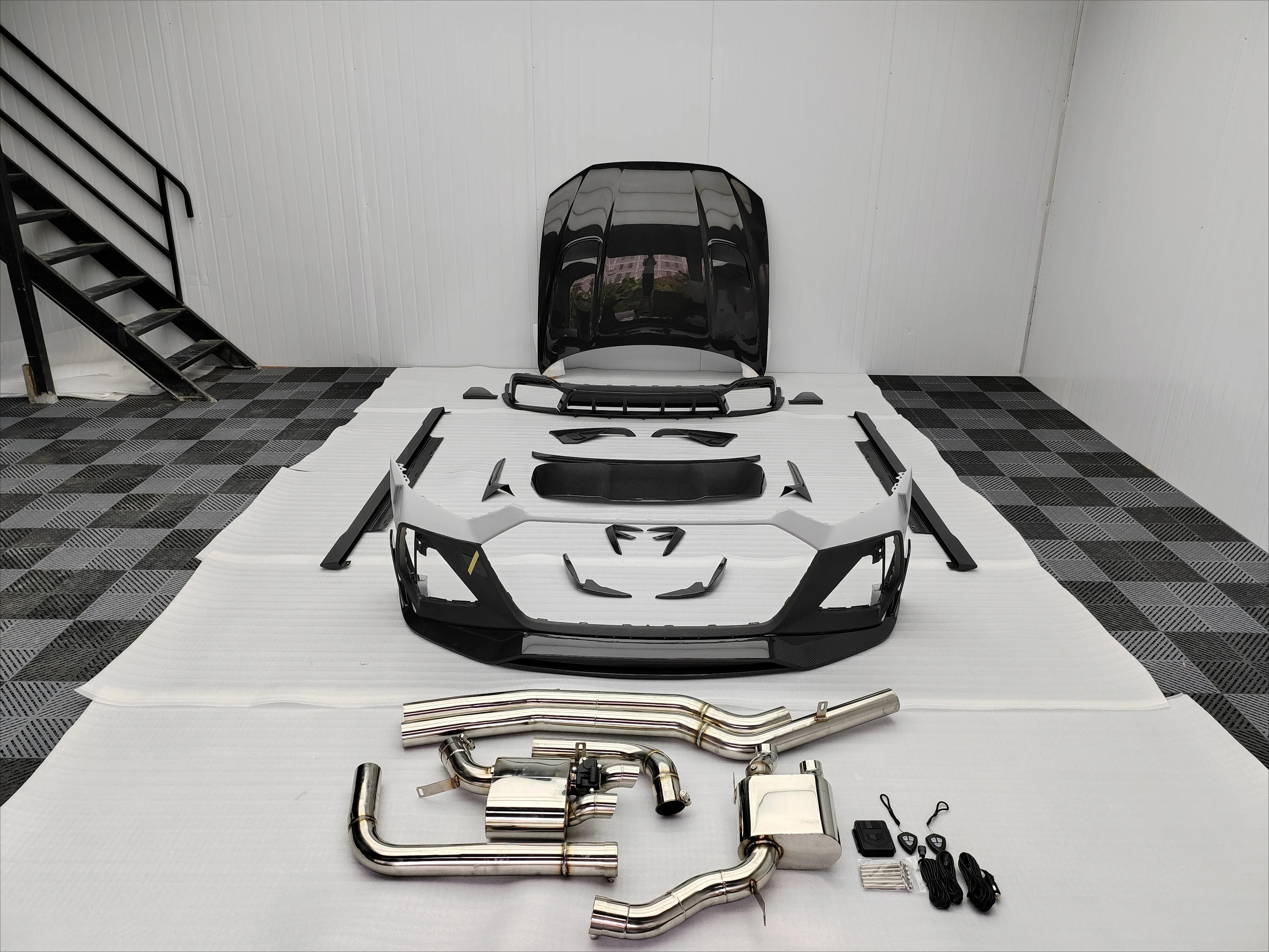 High Performance MSY Style Dry Carbon Fiber Grille Trim for  RS6 Body Kit