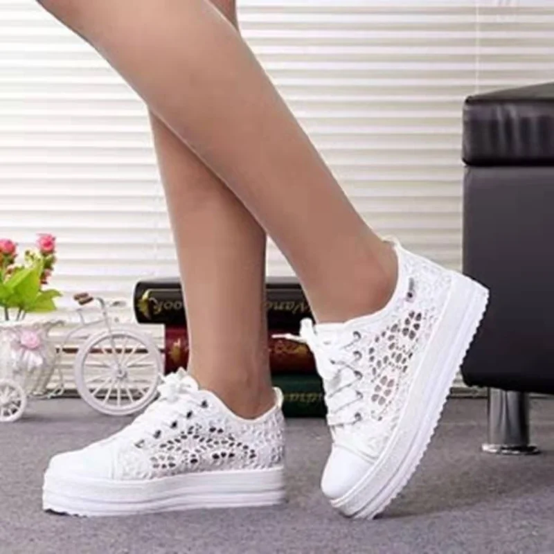 Mulheres Sapatos 2023 Moda Verão Sapatos Brancos Casuais Recortes Lace Canvas Oco Respirável Plataforma Plana Sapatos Mulher Sneakers