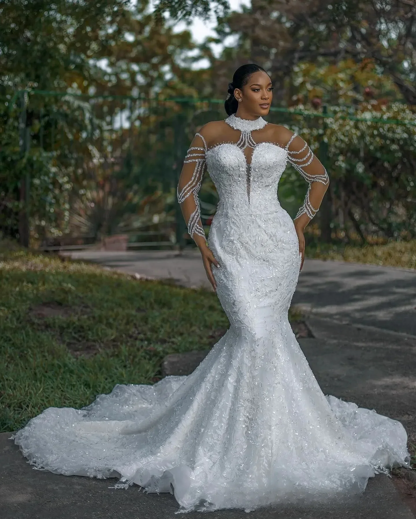 Abito da sposa Aso Ebi personalizzato taglie forti Abiti da sposa per la sposa Collo alto Illusion Maniche lunghe Tulle a strati Sirena 3D Perline