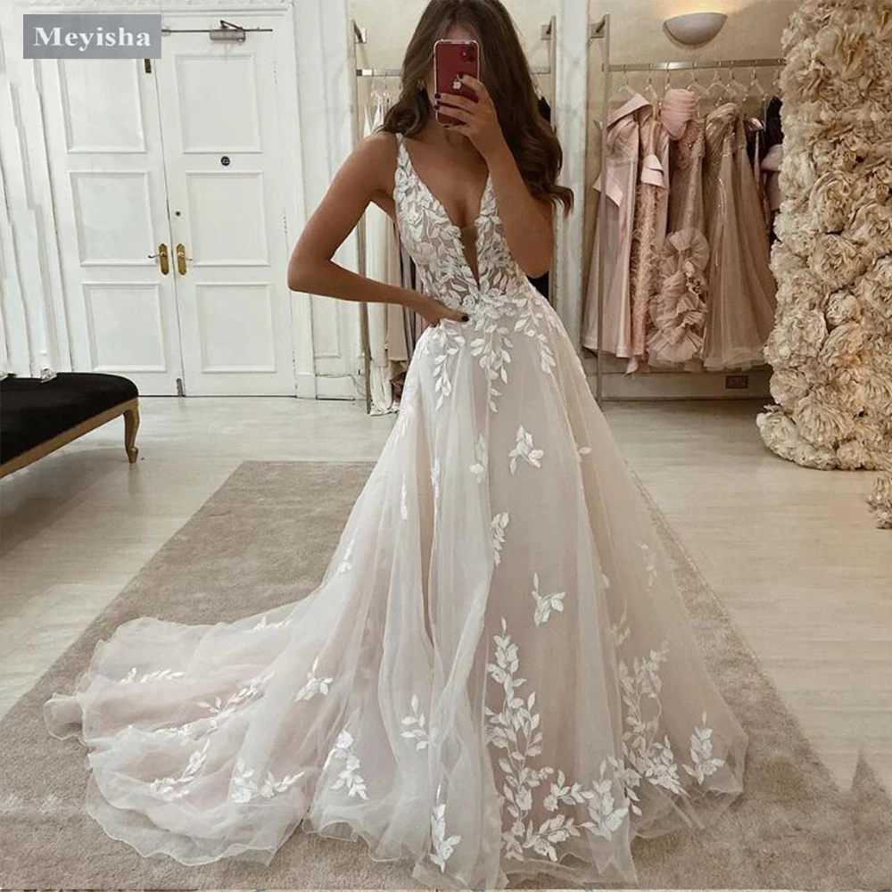 

ZJ6040 Customer Made Boho Wedding Dresses V-Neck Lace Appliques A-Line Spaghetti Straps Backless Court Train Bridal Gown