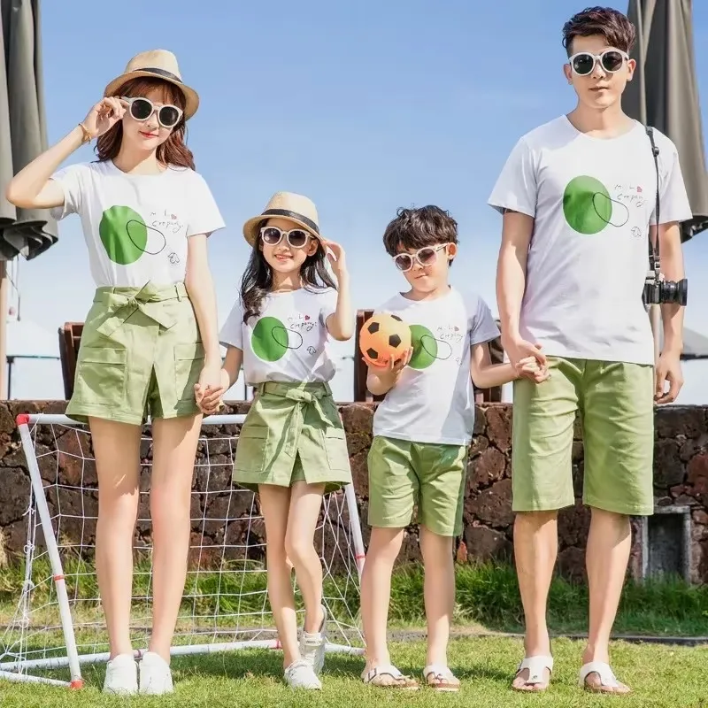 

Holiday Family Matching Outfits Korean Mom and Daughter Two Piece Suit Vacation Look Dad and Son T Shirts + Shorts 2 Pieces Sets