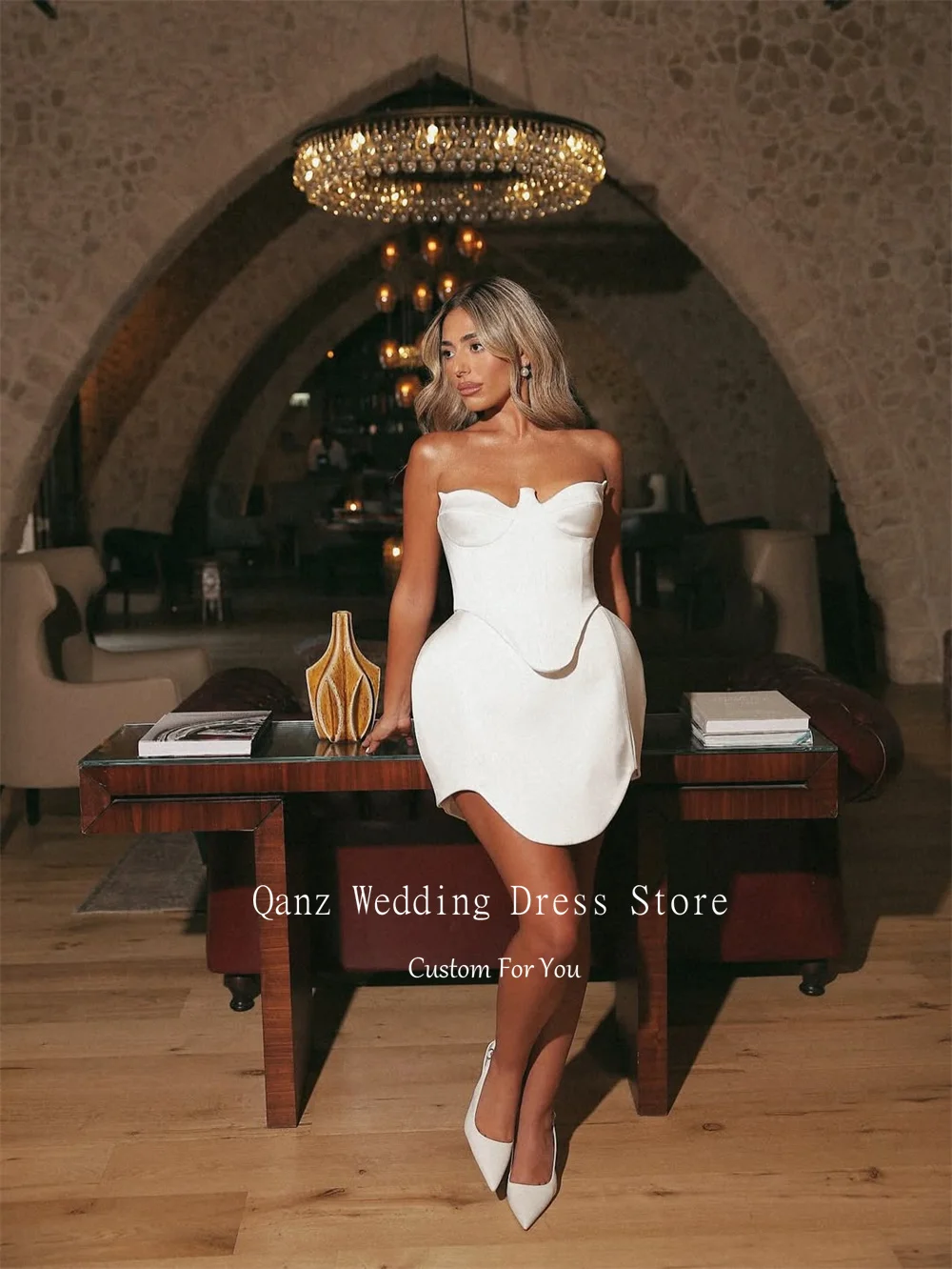 Qanz Avorio Mini Abiti da sposa Beach Sweetheart Morbido raso senza maniche Abiti da sposa sexy Abiti da sposa Civili personalizzati