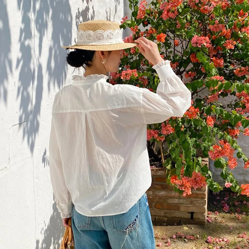 2025 الربيع الصيف الفرنسية قميص أبيض المرأة القطن لوتس ليف تقليم س الرقبة طويلة الأكمام قميص عطلة عادية شاطئ بوهو البلوزات