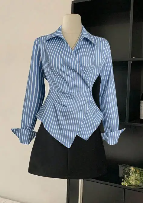 

Осень 2025, новая рубашка с длинными рукавами и нестандартным дизайном кардигана, полосатая рубашка с длинными рукавами и пуговицами с лацканами и завязкой на талии