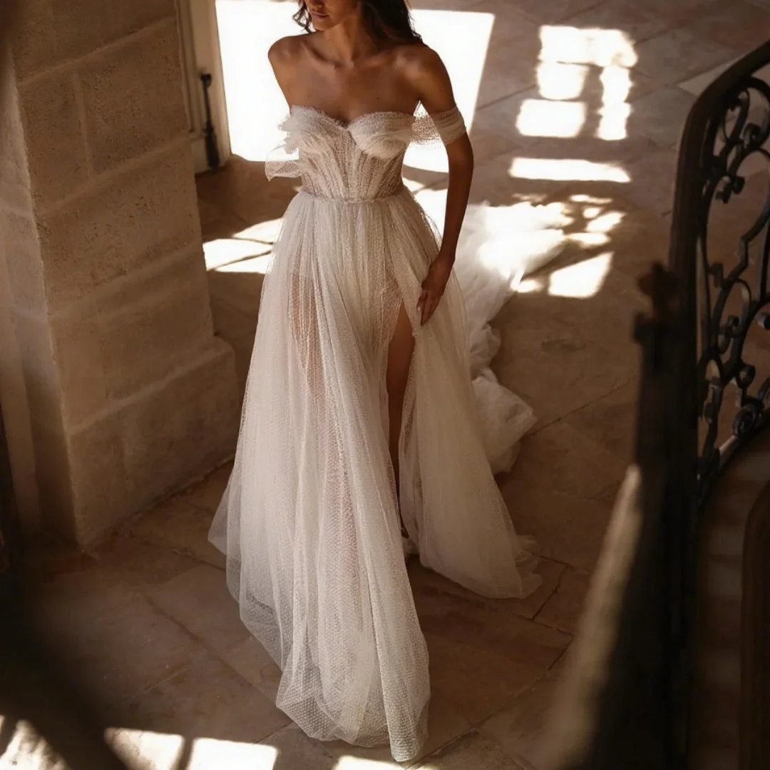

Customized soft chiffon Bohemian-style wedding dress, off-shoulder with buttons and slit, bride's formal wedding dress