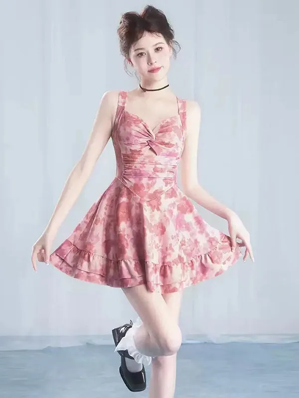 2025 ใหม่มินิเดรสผู้หญิง One-piece Camisole แฟชั่นพิมพ์กระโปรงสไตล์อนุรักษ์นิยม Slimming Backless สาวชุดว่ายน้ํา