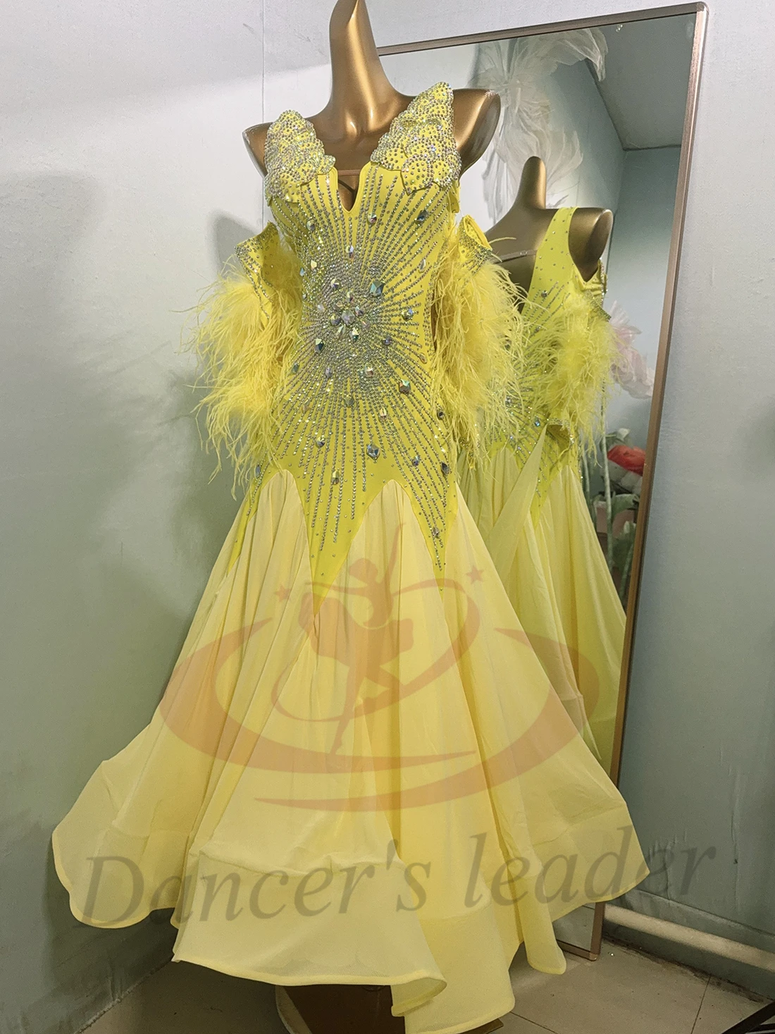 여성, 성인 및 어린이를위한 라틴 댄스 의상 라인 석, 하이 엔드 맞춤형 노란색 현대 대형 스커트 왈츠 드레스