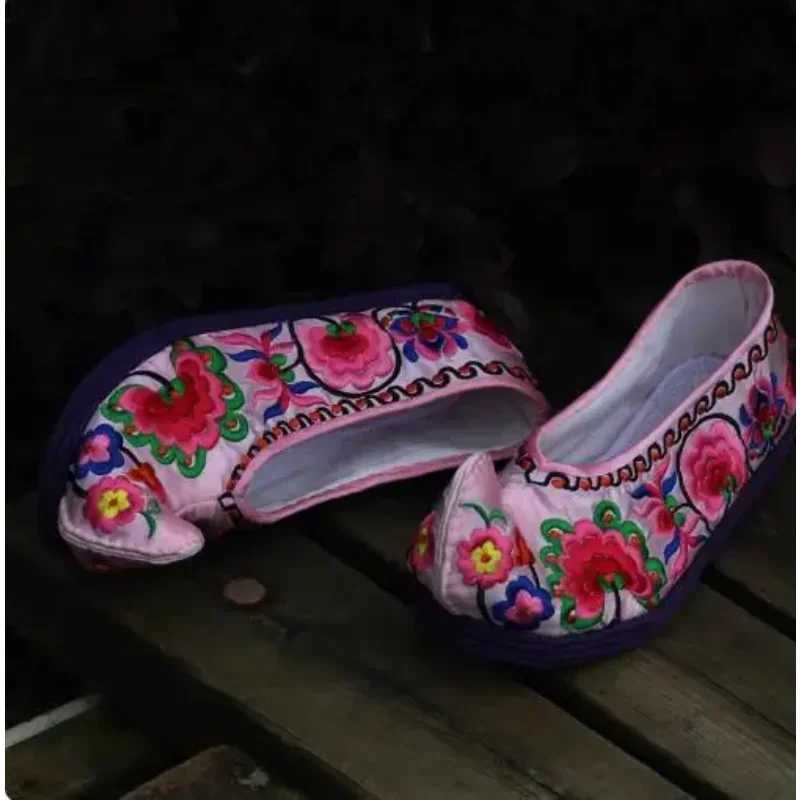 Ancient Chinese Shoes Handmade Embroidery Women Flat Spring Sharp Tradition Stage