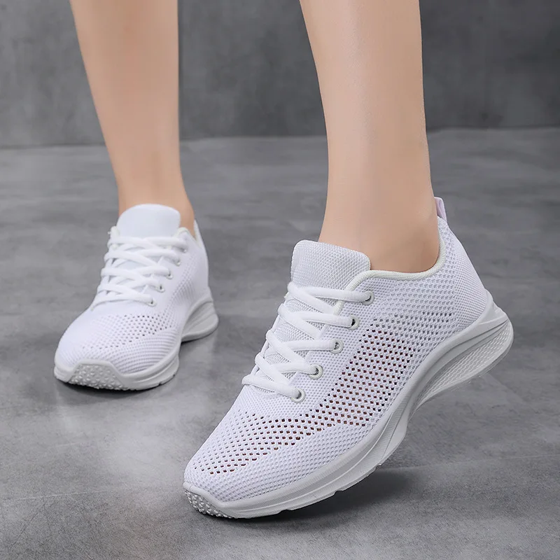 

The new fashionable, lightweight soft-soled mesh sports shoes for summer in 2025 are breathable and versatile women's shoes