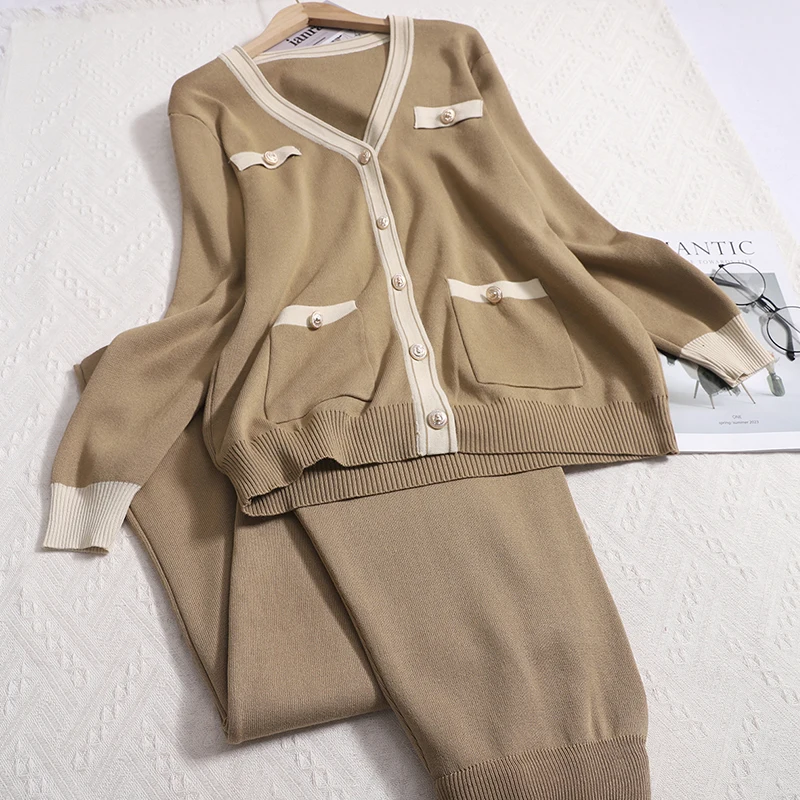 

Женский однобортный вязаный кардиган с v-образным вырезом и длинными рукавами и прямые брюки с высокой талией, комплект из двух предметов