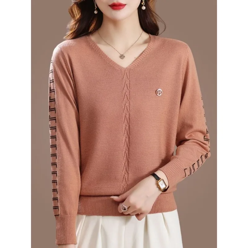 เสื้อฐานถักสําหรับผู้หญิง เสื้อใหม่สําหรับฤดูใบไม้ผลิ เสื้อสเวตเตอร์คอวีแขนยาวใหม่สําหรับผู้หญิง