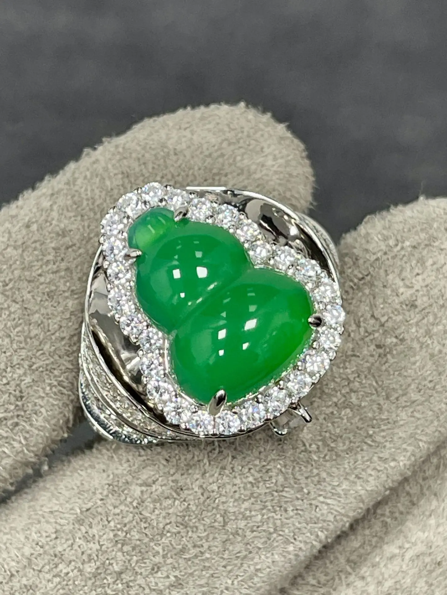 

ZOCA S925 Sterling Silver Inlaid Natural Jadeite Gourd Yang Green Ice Exquisite Jade Ring Fashion Hand Ring Women's Jewelry