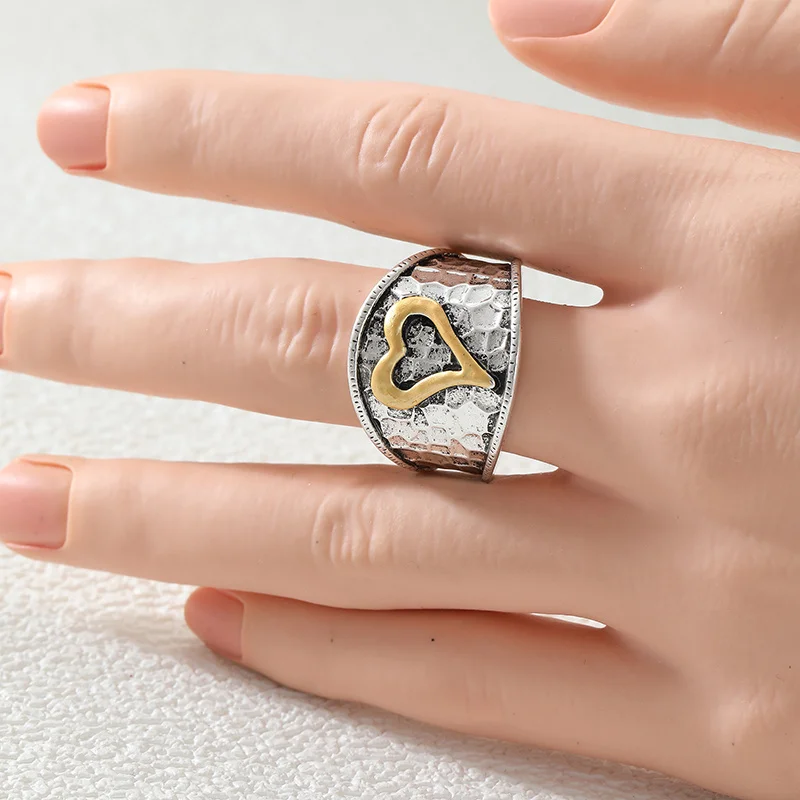 Vintage Exotic Style Heart Pattern Ring Wide Face Hammer Texture Silver Plated Personalized Ring Women's Fashion Accessory