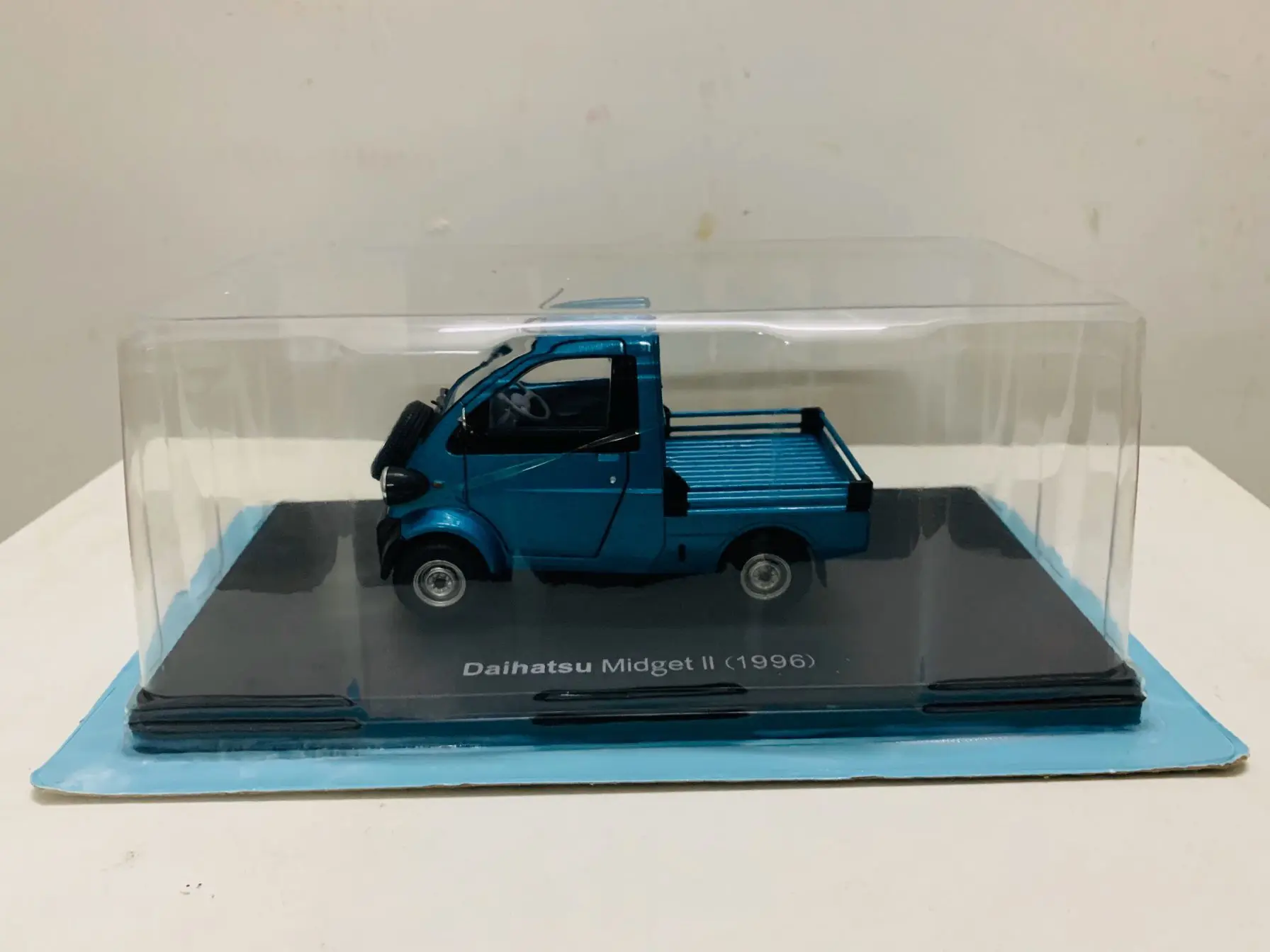 Daihatsu Midget II 2 Open Door 1:24 Scale Die-Cast Model Car Gift New