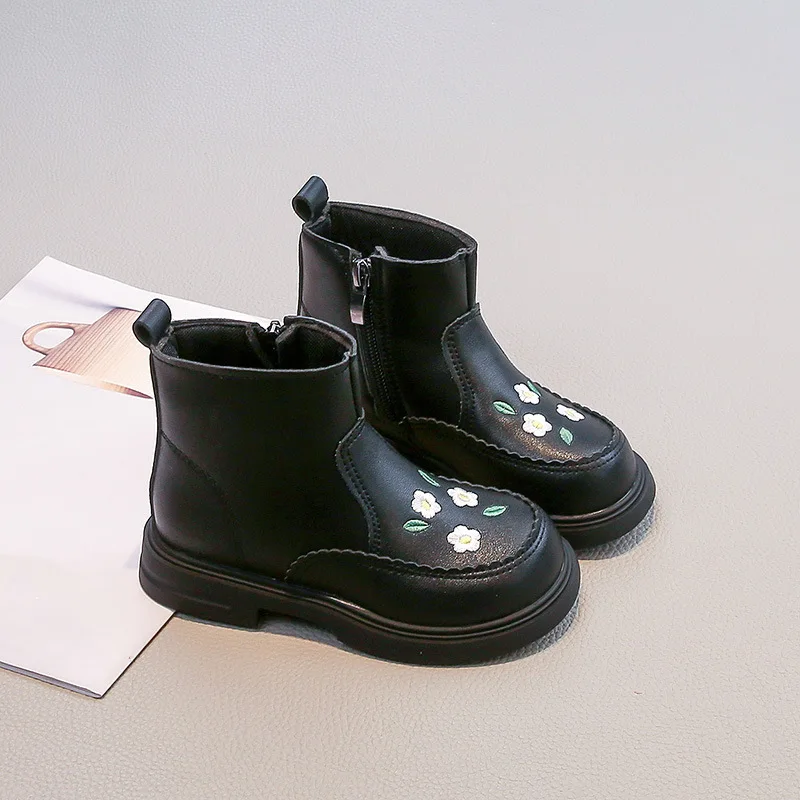 حذاء شتوي للأطفال 2025 حذاء مسطح على الطراز البريطاني الجديد للفتيات حذاء أنيق للفتيات مضاد للانزلاق حذاء الأميرة الناعم الدافئ للفتيات #4