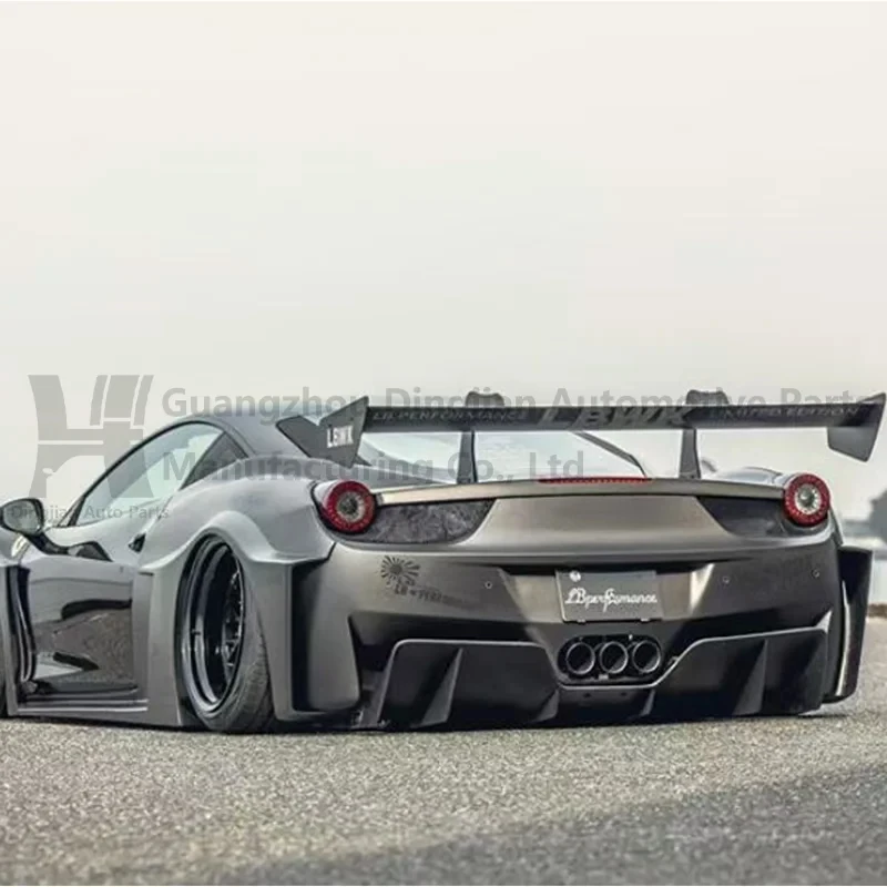 يتم ترقية 458 مع مجموعة الجسم العريضة على طراز LB.