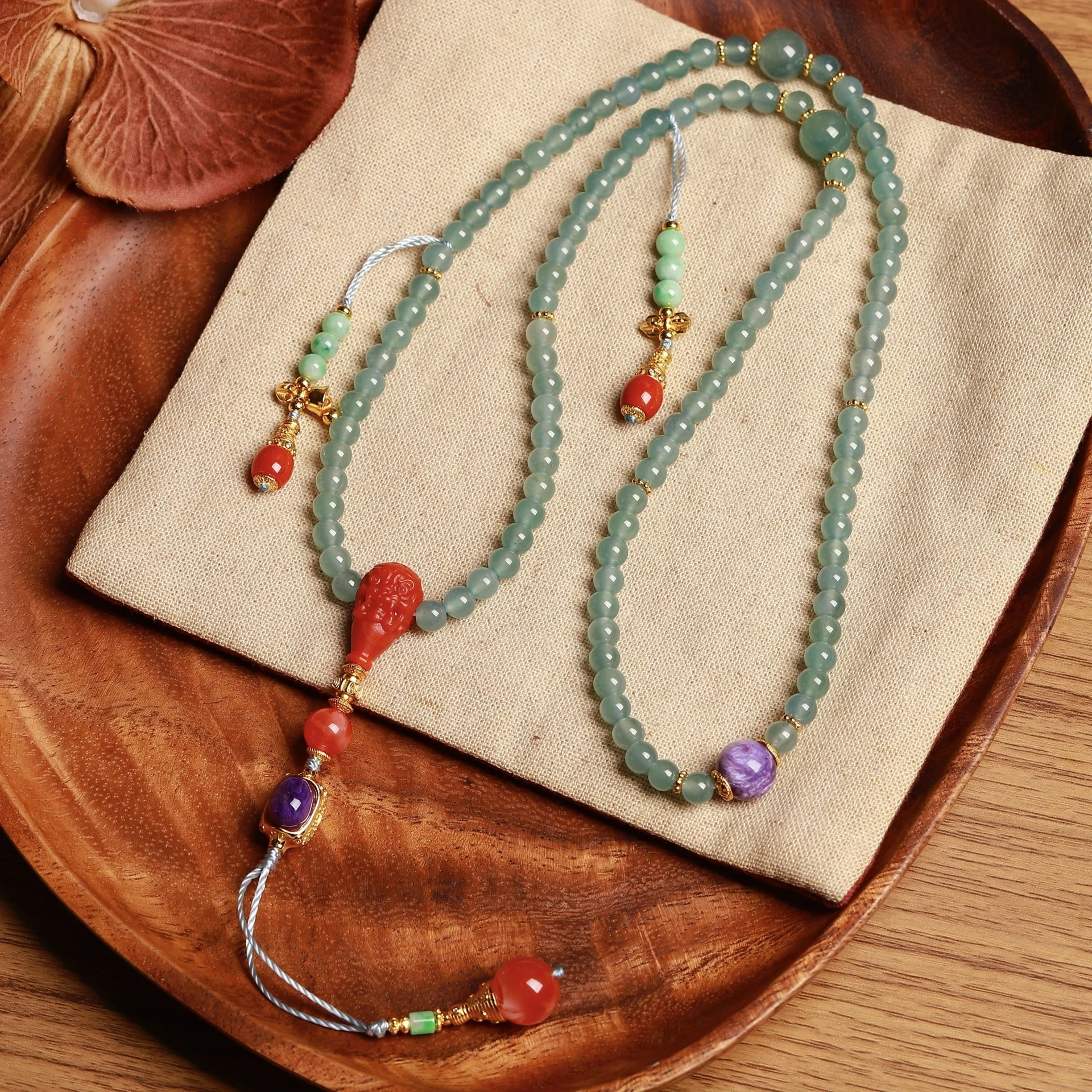 

Ожерелье из натурального жадеита с голубой водой класса А - красный агат, чароит, серебро S925, ювелирные изделия из нескольких драгоценных камней