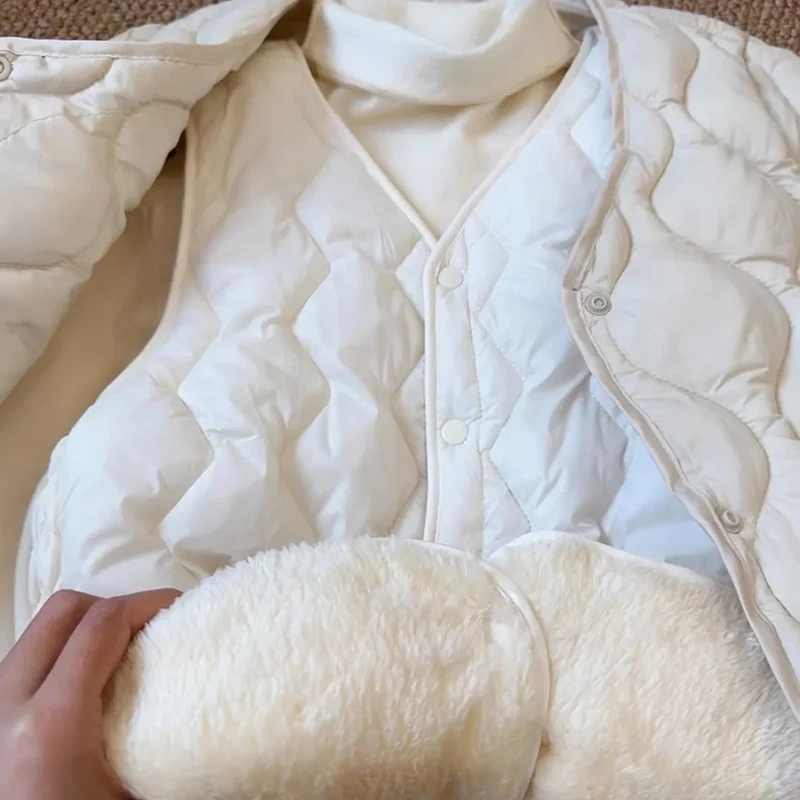 Women Quilted Puffer Vest Fleece Lined Snap Button Winter Warm Sleeveless Jacket Cozy Casual White Gilet with Fuzzy Interior