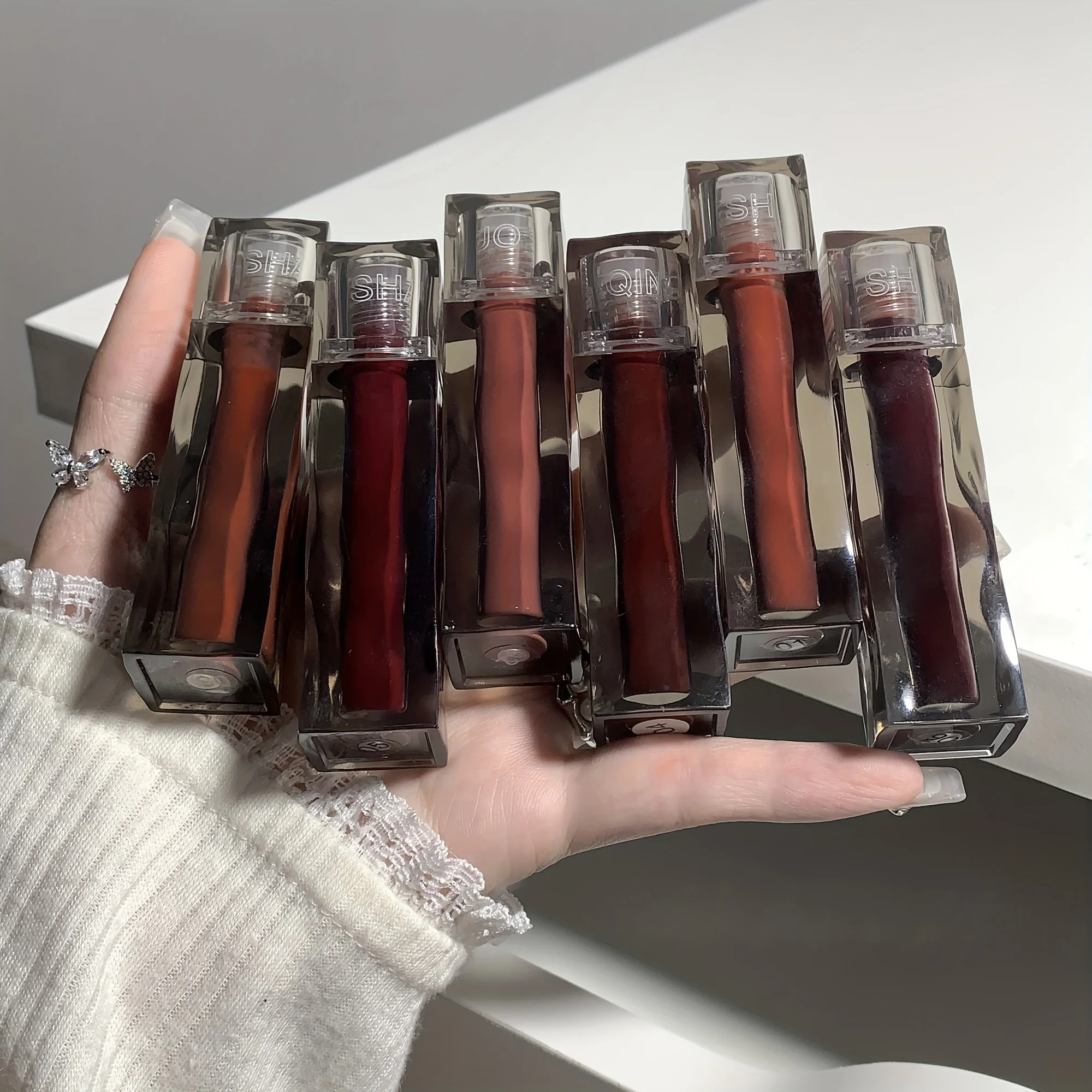 Adorable Bear Mirror Lip Glaze - ลิปสติกเนื้อลิควิดติดทนนาน ไม่ซีดจาง ให้ความชุ่มชื้นพร้อมเนื้อน้ํา - หน้าแข้งมันวาวหรูหรา