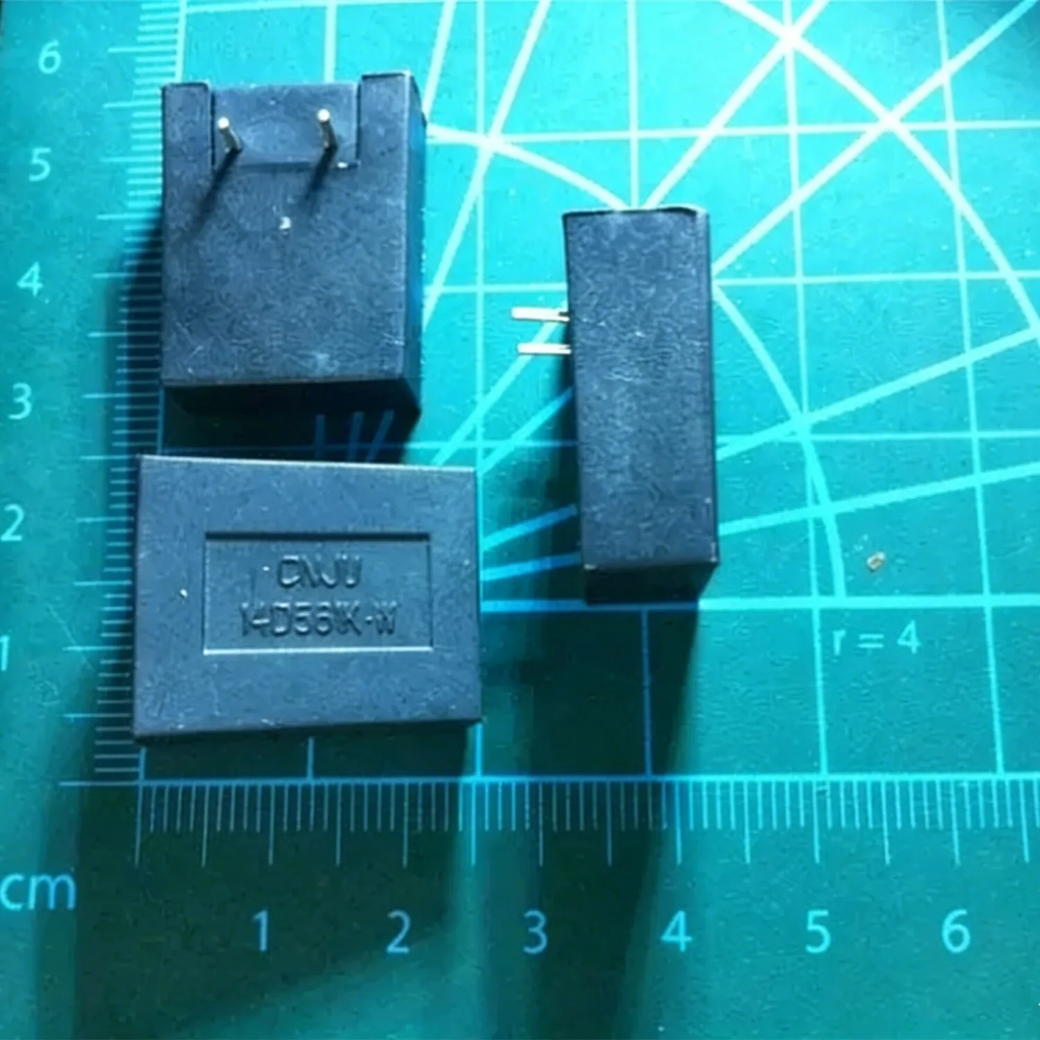 Original new 100% varistor 14D561K-W 14D561K (Inductor)