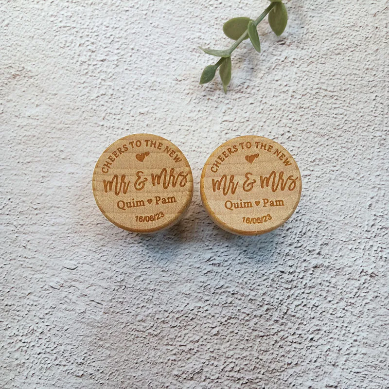 سدادة زجاجة النبيذ المخصصة، هدية شكر لحفلات الزفاف، اسم مخصص للسيد السيدة هدايا الزفاف للضيوف، الفلين الخشبي