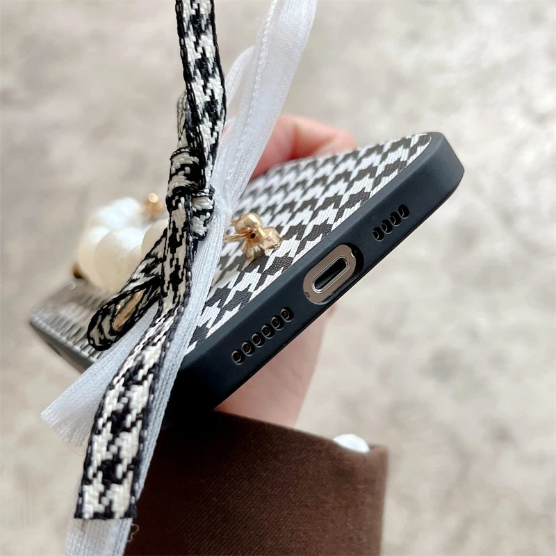 Luxury Houndstooth Leather Pearl Bracelet Chain Soft Case For Samsung Galaxy S21 FE S9 S10 S20 S23 S22 Ultra Note 20 10 Cover