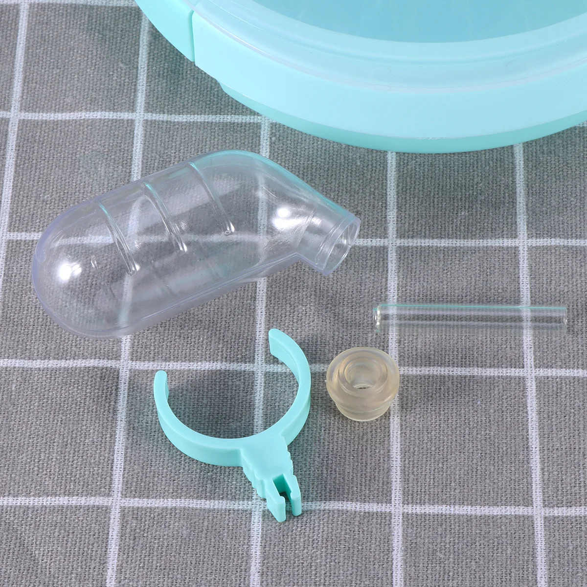 

Plastic Green Pet Cage for Small Animals Outdoor Travel Hamster Carrier Case with Air Hole Cover Secure Lock Hamster Carrier