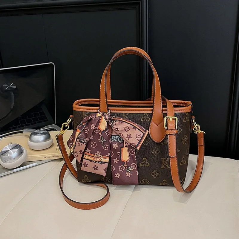 

High-End Casual Messenger Bag For Stylish Women With Large Capacity And Fashionable Trendy Superstar Design