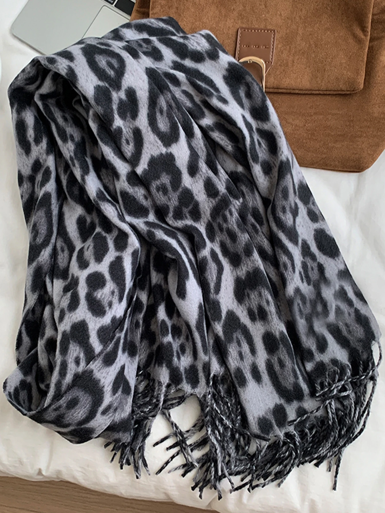 Herbst und Winter Imitation Kaschmir Leopardenmuster Schal Damen Warmer und dicker Schal Retro Leopardenmuster mit Quaste Großer Schal – Detail 5