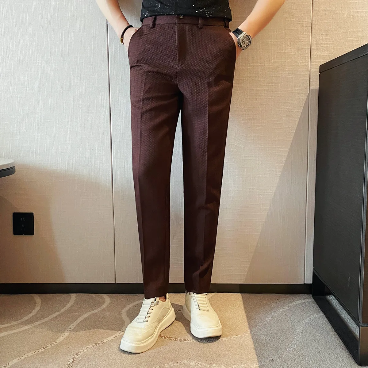 2025 ฤดูใบไม้ผลิฤดูร้อนใหม่ผู้ชายบางลายสบายๆกางเกงแฟชั่น SLIM FIT สีทึบสํานักงานธุรกิจอย่างเป็นทางการสังคมชุดกางเกง