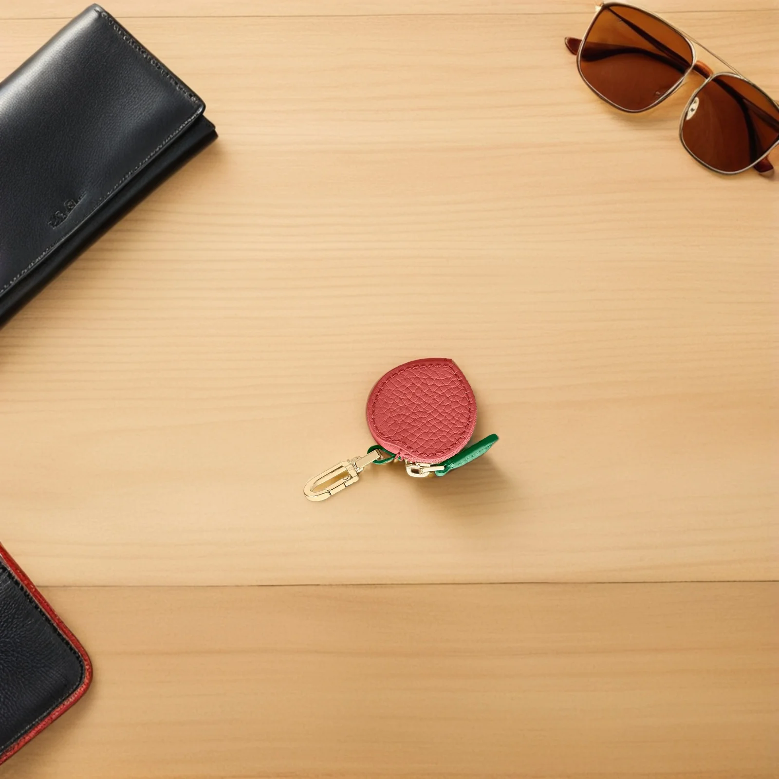 

Mini Wallet Keychain Realistic Peach Coin Purse Cute Mini Pouch Keyring Wallet Stylish Fruit Charm for Coins Keychain Cute