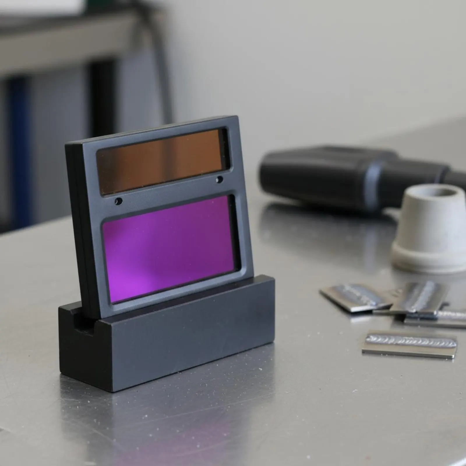 

Автоматически затемняющийся легкий сварочный шлем для соединения металлов, защитный головной убор от брызг для сварщиков