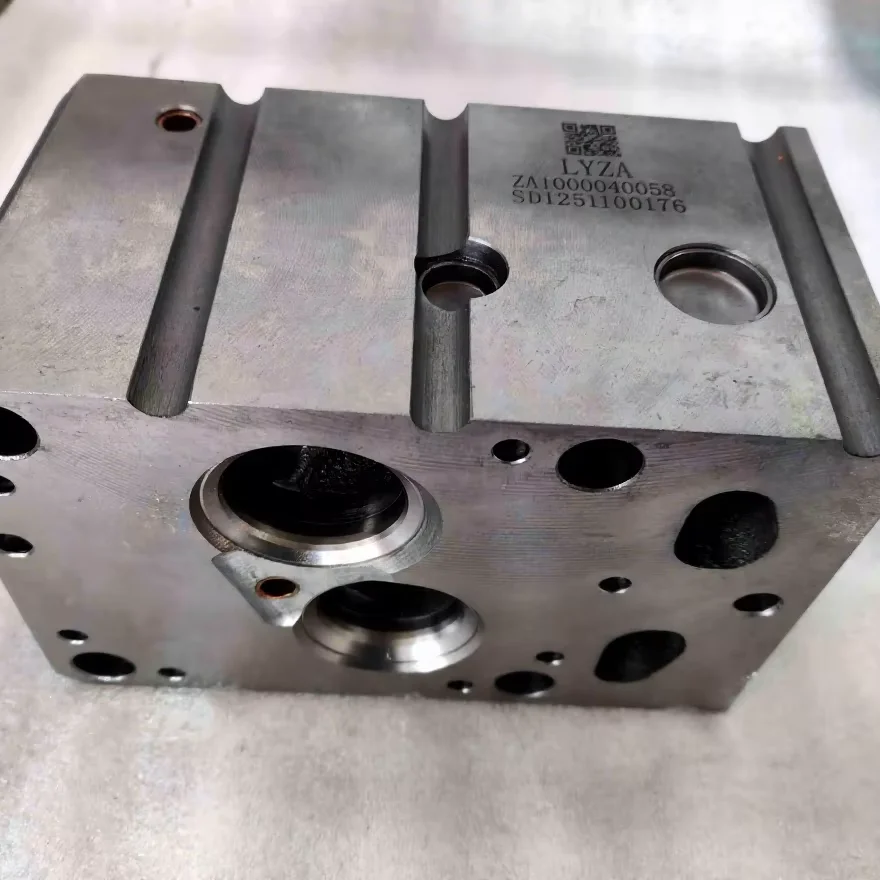 Cylinder Head OE 161560040058, Compatible with Shacman FAW Sinotruk Howo, Chinese Heavy Truck Replacement Spare Parts