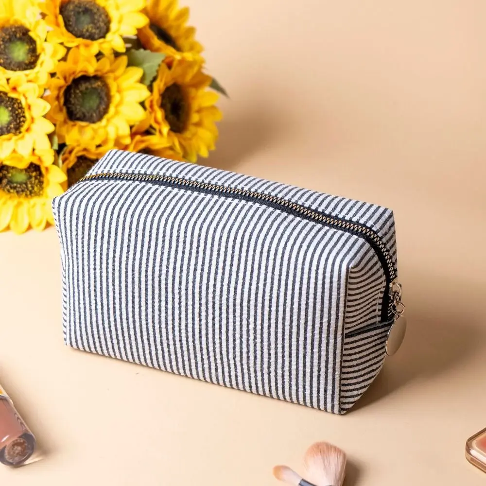 Cute Striped Makeup Bag Zipper Closure Soft Seersucker Fabric Cosmetic Pouch Large Capacity Multi-purpose Pen Case Gift Idea