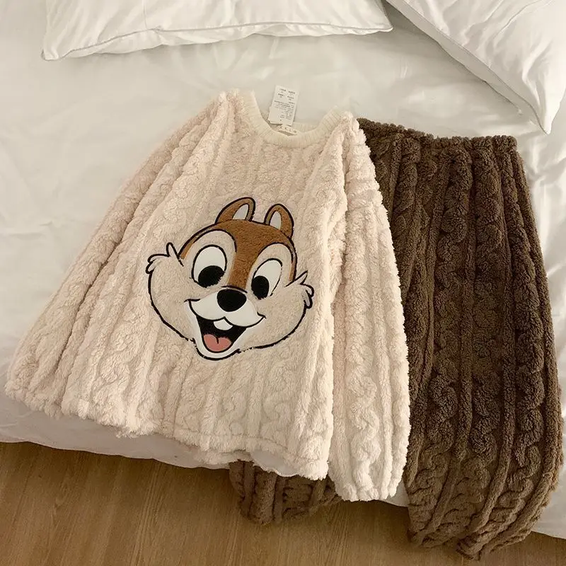 Cute Disney Chip Dale creative cartoon pattern simple fashion thickened pajamas soft and comfortable coral velvet home wear set