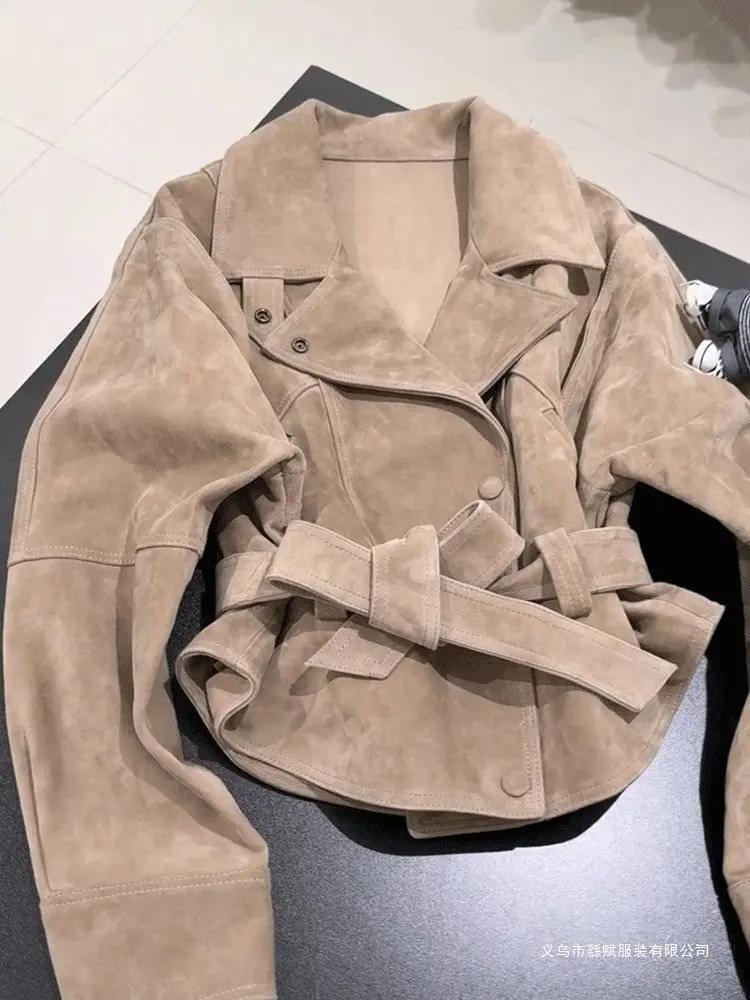 

Женская замшевая куртка-косуха в винтажном стиле с отложным воротником, осенняя, с зауженной талией