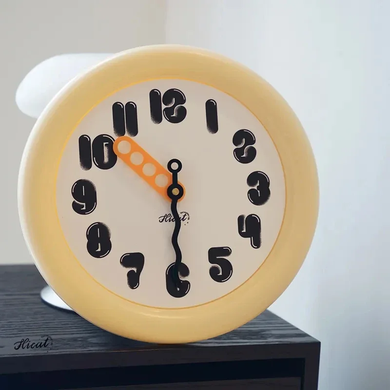 Cream Style Silent Wall Clock Fashion Doughnut Living Room Simple Mute Wall Hanging Clocks Watch Home Decoration