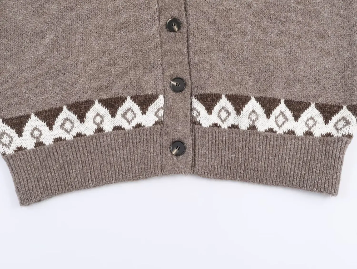 2025, neue Damenbekleidung, europäischer und amerikanischer Stil, modische Jacquard-Strickjacke mit V-Ausschnitt, gebürstetem Farbeffekt