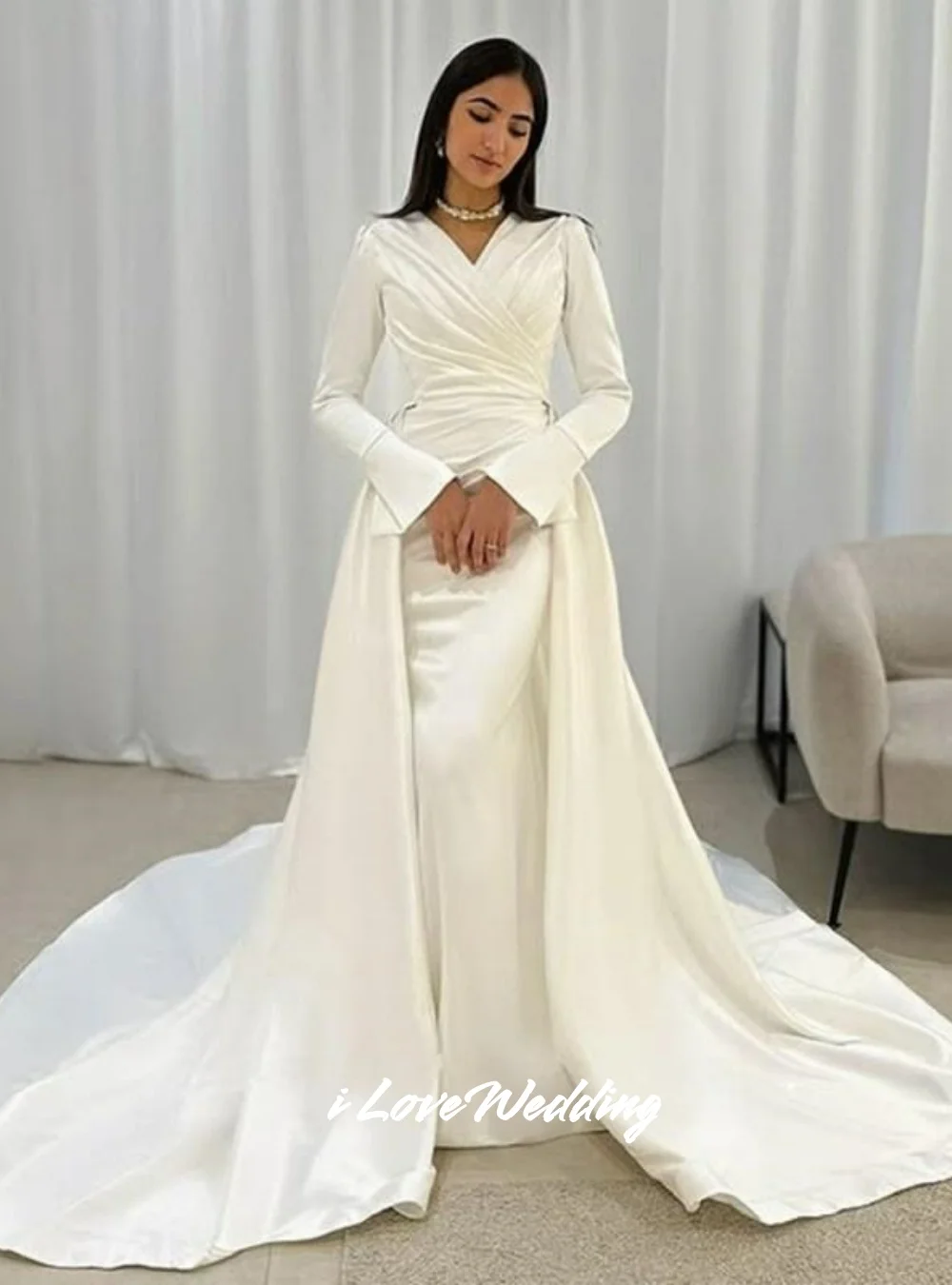 Simple V-Neck Wedding Dresses 2025 Long Sleeve A-Line Detachable Trailing Arabic Bridal Gowns Muslim Dubai Pleated Customized